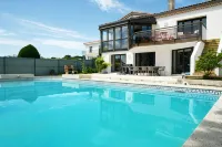 Villa with Heated Swimming Pool and Magnificent Sea View - إطلالة على البحر