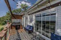 Views of Osage Golf Course & Osage River, 3 Balconies, Game Room, Sleeps 9 - Wifi