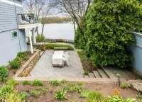 Majestic lakefront 3-bedroom with pool, hot tub, water sports and birdwatching
