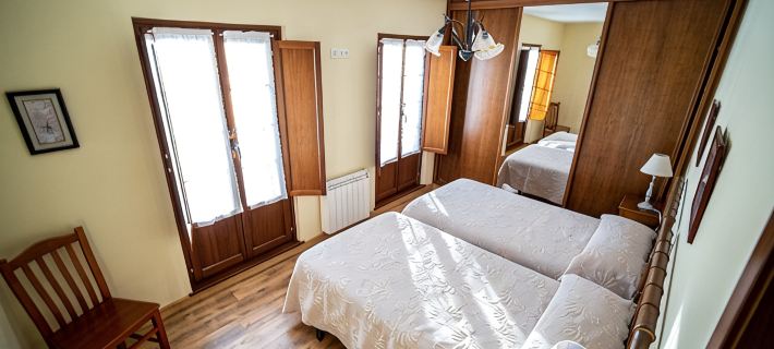 Apartamentos Jesús for 4 people コマルカ・バケイラのホテル
