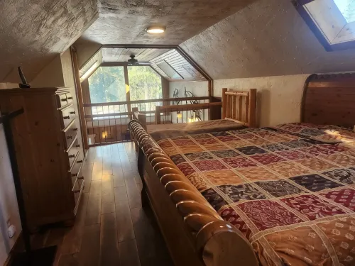Cabin on a working homestead in Heron, Mt.  " Heifer, Pork and Pecker Farm" - Chalets