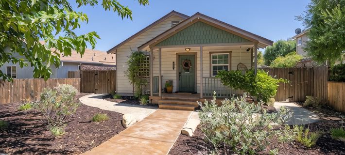 Walk to Fairgrounds!  Discover the Perfect Wine Country Getaway on Vine Street. Hotels in Paso Robles