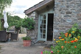 Escape to a lovely vineyard cottage near the Somerset Levels