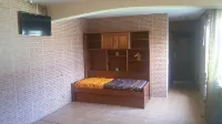 Ideal for families with children, has plenty of room to play. Pets accepted - 2-Star