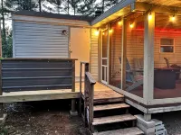 Parkmodel cabin w screened porch in campground on bike trail. - 2 estrellas
