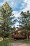 Beautifully Furnished, Clean, Cozy Cabin Next to Rocky! Walk to Rmnp & YMCA - شاليه