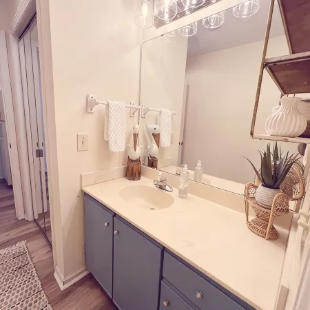 Luxury studio suite in Sea Trail. Close to beach. Wonderful screen in porch.