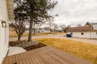 Fully remodeled corner home, 3 blocks from Main Street and across from the park. - 3 stjerner