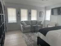 Riverwalk 100 on Pine Rivertownhome with gourmet kitchen~2 BR can sleep 8. - Boutique