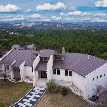 Luxury retreat, magnificent sunset views Отели рядом с достопримечательностью «Озеро Трэвис»