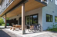 Perfect SLOCAN Getaway Suite - Beach - Hike - Bike - Homestays