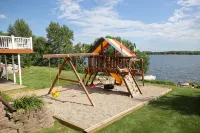Quiet Luxury Lakefront Retreat w/Pontoon and Dock Included - Alexandria, MN - Homestays