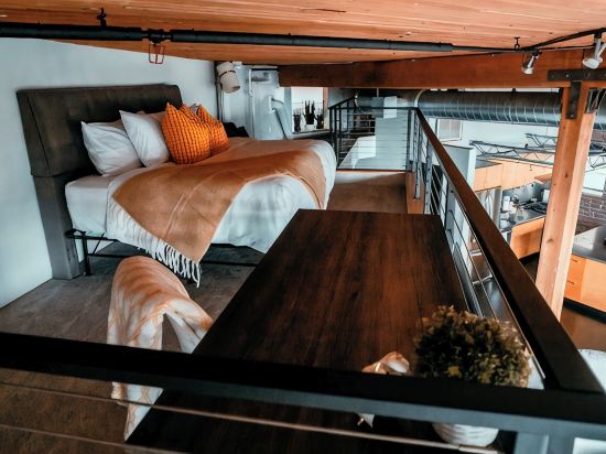 Massive Downtown Seattle Loft - Free Parking Included!