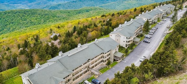 Modern Snowshoe Retreat - 3Br/2BA - Walk to Slopes + Mountain Views Hotels in Edray