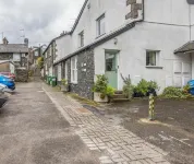 The Retreat, steps from amenities, short walk from Lake Windermere. Eco Friendly - Condos