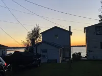 Lake Front Cabin with Amazing Sunsets- Easy Access to the Inland Sea - Hytter