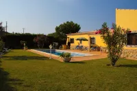 Spacious villa with large garden & private pool-quiet area near Quinta do Lago - Villas