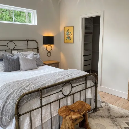 Battlefield Bungalow- Walk to Pickleball & Downtown!