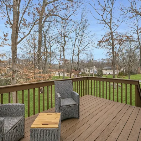 Comfortable and bright home - near downtown Mystic.