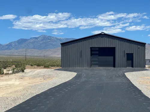 Barndominium Desert Escape - Mountain View, town close, gateway to Death Valley - Wifi