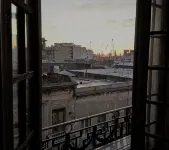 Spacious illuminated and unique apartment - 民宿
