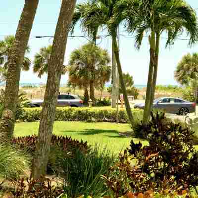2 bedroom condo across from #1 Rated Siesta Key Beach Others