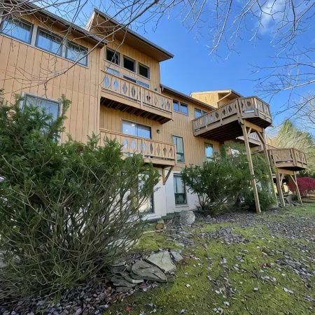 Cozy Ski On/Off Condo Located at Hunter Mountain