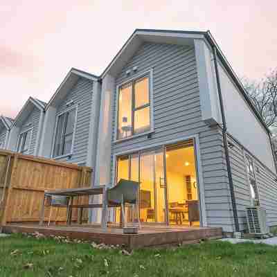 5 minutes to CBD , Parking, Kid and Pet Friendly Hotel Exterior