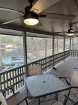 4-bedroom lakefront house with private dock - chambre d’hôtes