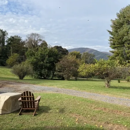 Unique Stay! Yurt with Mountain View, 1 min to Breweries & Hiking, 5 min to Lake