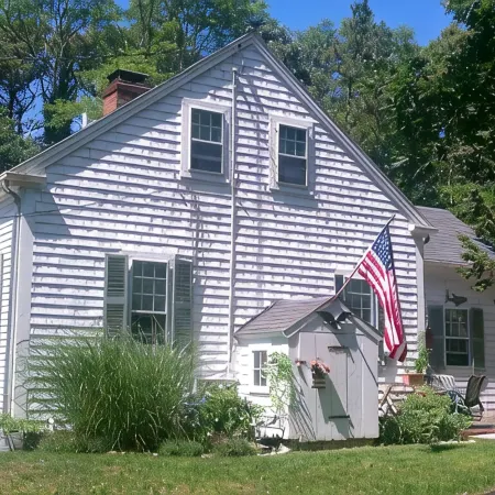 Remodeled Historical Cape House.  Close to Town, Bayside, and Ocean Отели в г. Уэлфлит