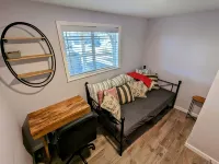 Quiet and Cozy Casita-One Mile from Nob Hill. - บังกะโล