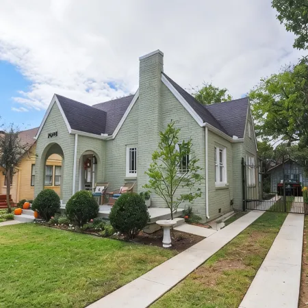 Newly Restored 2BR Heights Cottage