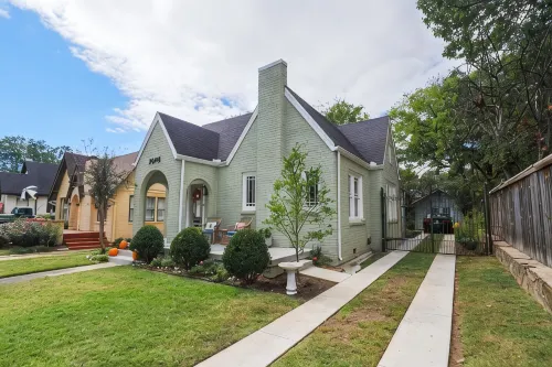 Newly Restored 2BR Heights Cottage - 4-Star