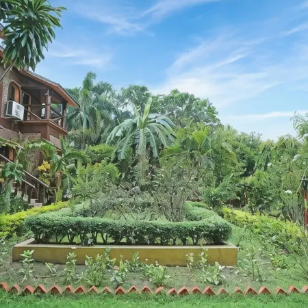 Whispering Woods Inn - Stay & Enjoy in Nature !