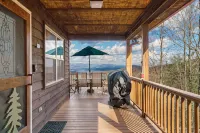 Private Mountain Cabin Retreat 1.5 acres, Amazing Views, Hot Tub, STARLINK Wifi