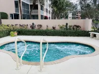 Jupiter Bay Resort Condo, steps to the beach! Comfortably sleeps family of 4!
