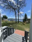 Lakeside 5th Wheel on beautiful Nelson Lake