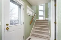 Unique Triangle Shaped Home with 2 Master Suites on Separate Floors. - 3つ星