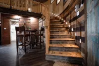 Lampasas' only grain silo cabin. Close to 3 State Parks and Spider Mountain