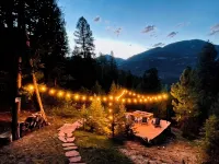 Beautiful, luxurious Evergreen cabin nestled in the mountains w/ great views!