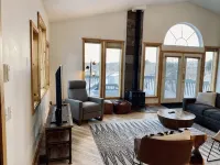 Capitol Reef Home with fast wi-fi and washer/dryer