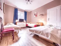 Old Town Kanonia Hostel & Apartments Hoteles cerca de Plaza del Castillo
