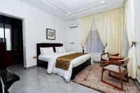 Creestar Hotel and Suites