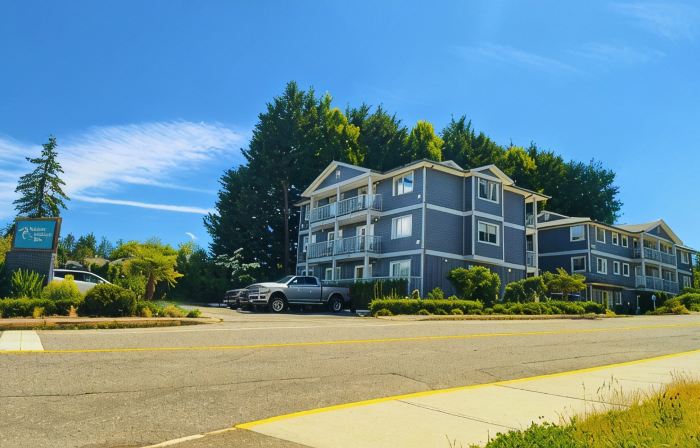 Gibsons Landing Inn
