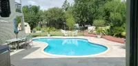 ENJOY RESORT  STYLE LUXURY ACCOMMODATIONS AT THE ESTATE HOME - Pools