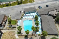 Waterfront Views in Rockport–FultonStay at Our Charming Motel Room. - Pools
