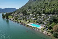 Directly on the lake with panoramic views - balcony