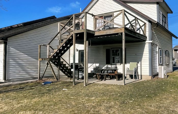 Remodeled Lake House 4 Bed/ 3 bath, Pet Friendly Enjoy Fall on Cayuga Lake!