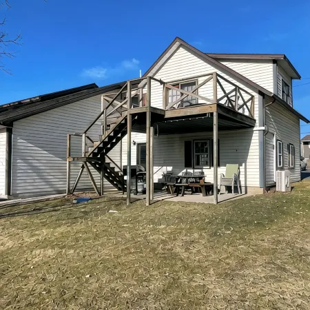Remodeled Lake House 4 Bed/ 3 bath, Pet Friendly Enjoy Fall on Cayuga Lake!